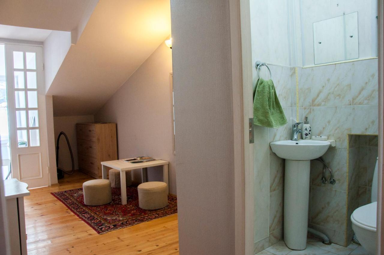 Guest House Lile Tbilisi Exterior photo